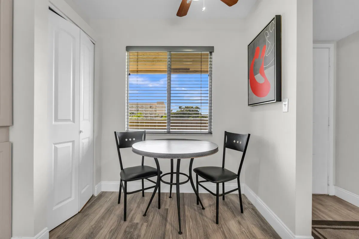 Unit 403 photo 7