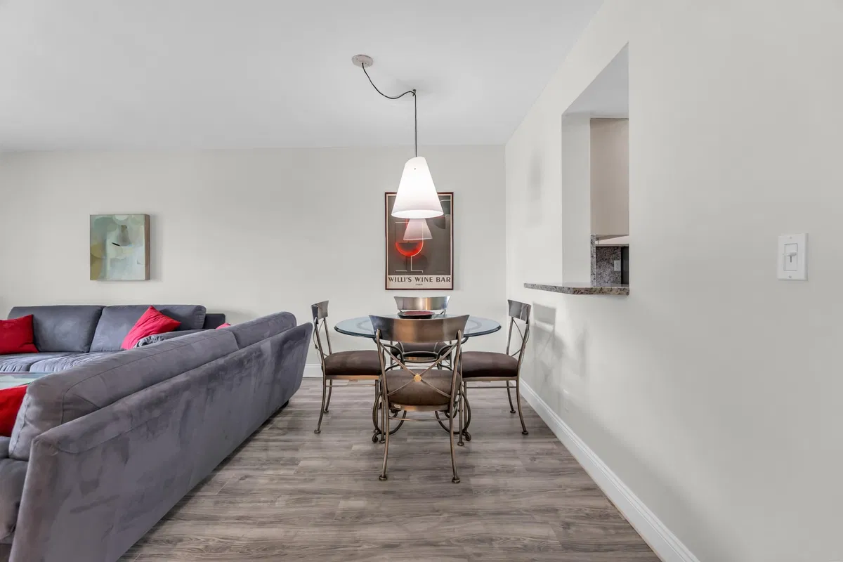 Unit 403 photo 16