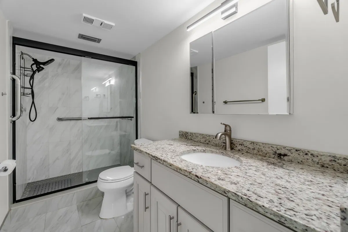 Unit 403 photo 25