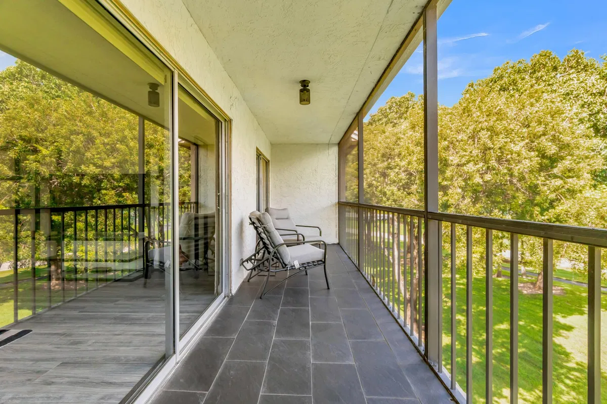 Unit 403 photo 31
