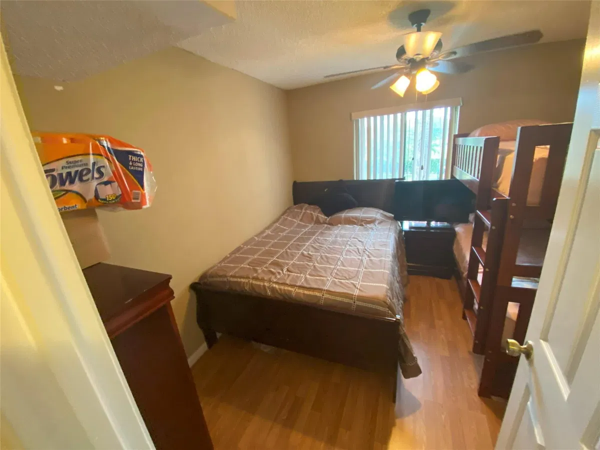 Unit B2 photo 10