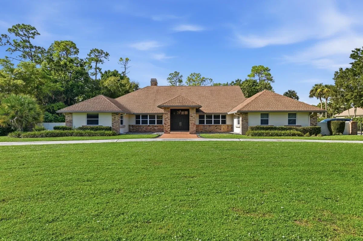 Pinewood Residence photo 4
