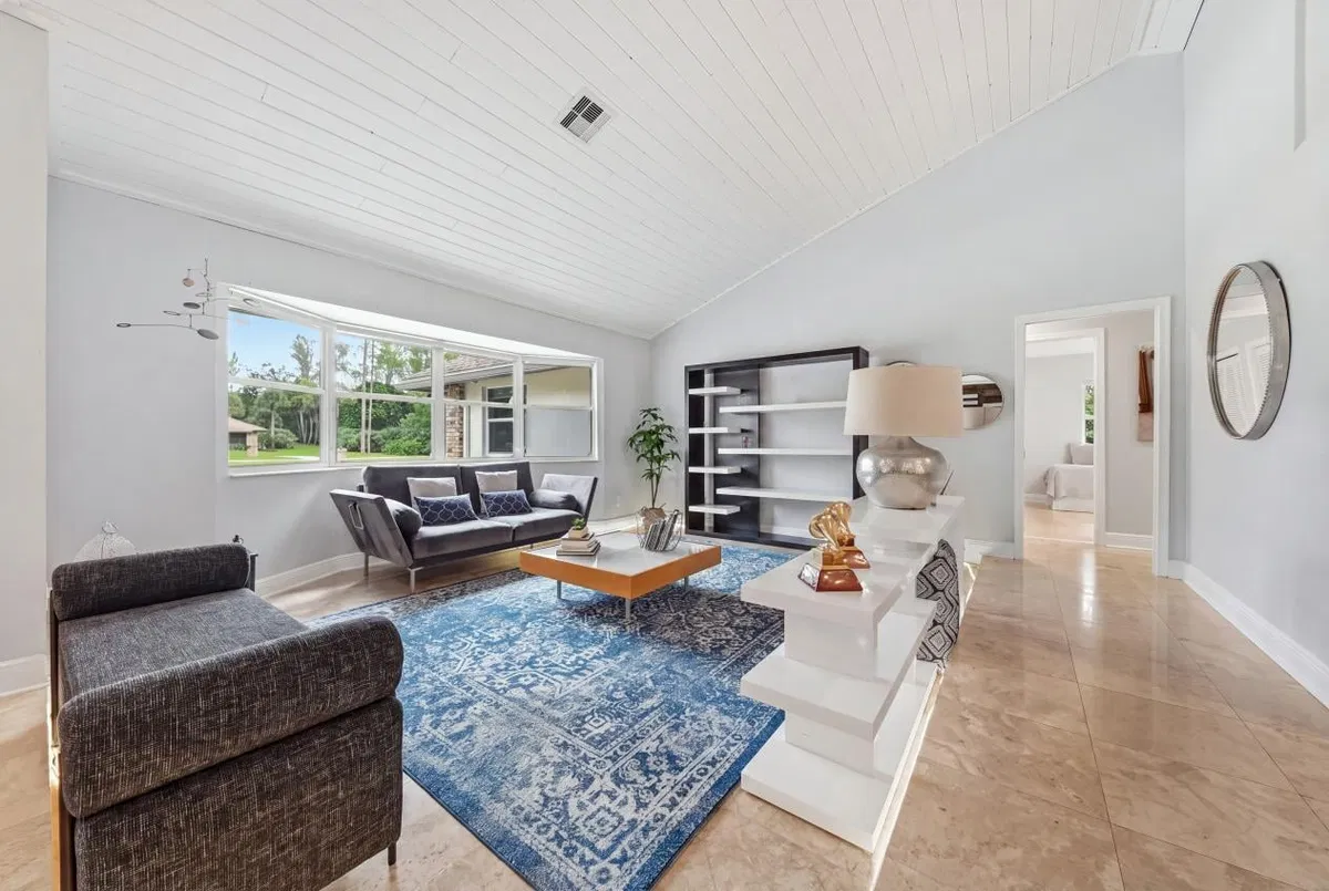 Pinewood Residence photo 16