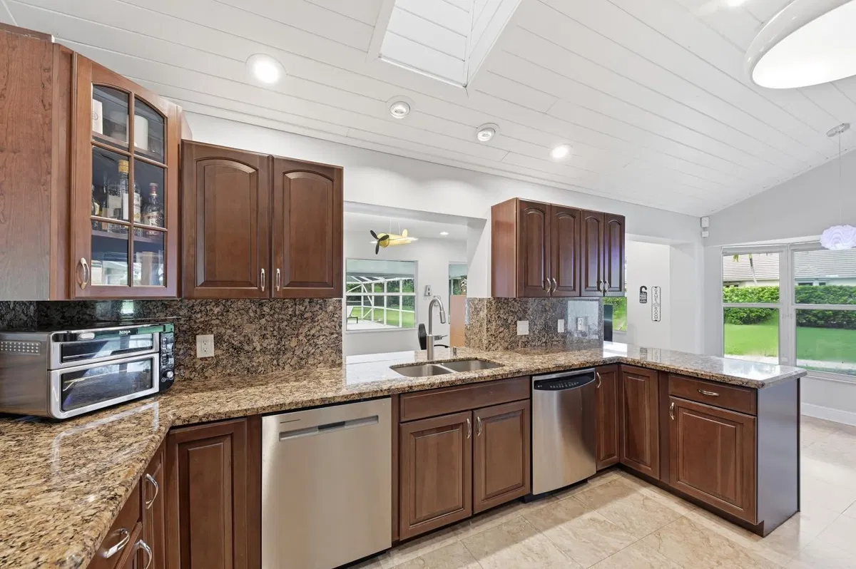 Pinewood Residence photo 22