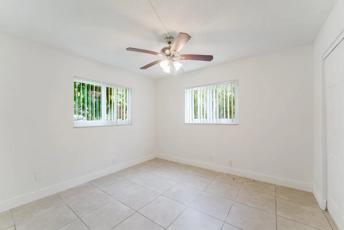  Residence photo 16