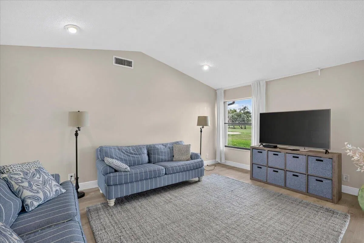 Eastpointe Country Club Residence photo 4