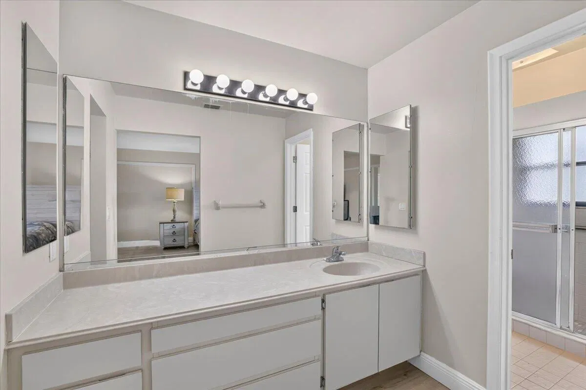 Eastpointe Country Club Residence photo 13