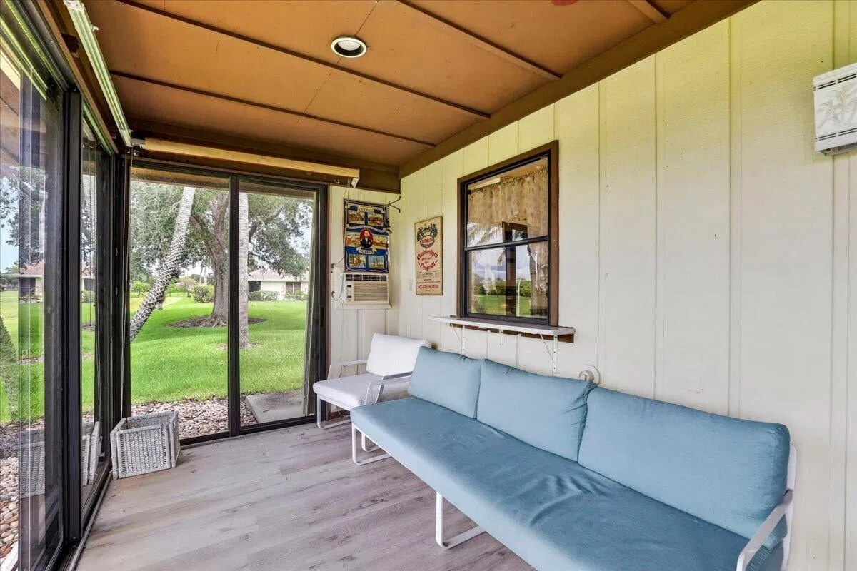 Eastpointe Country Club Residence photo 25