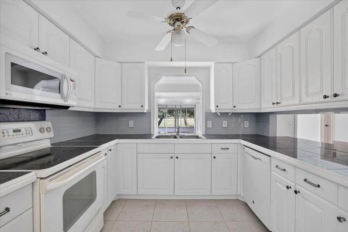 Eastpointe Country Club Residence photo 10