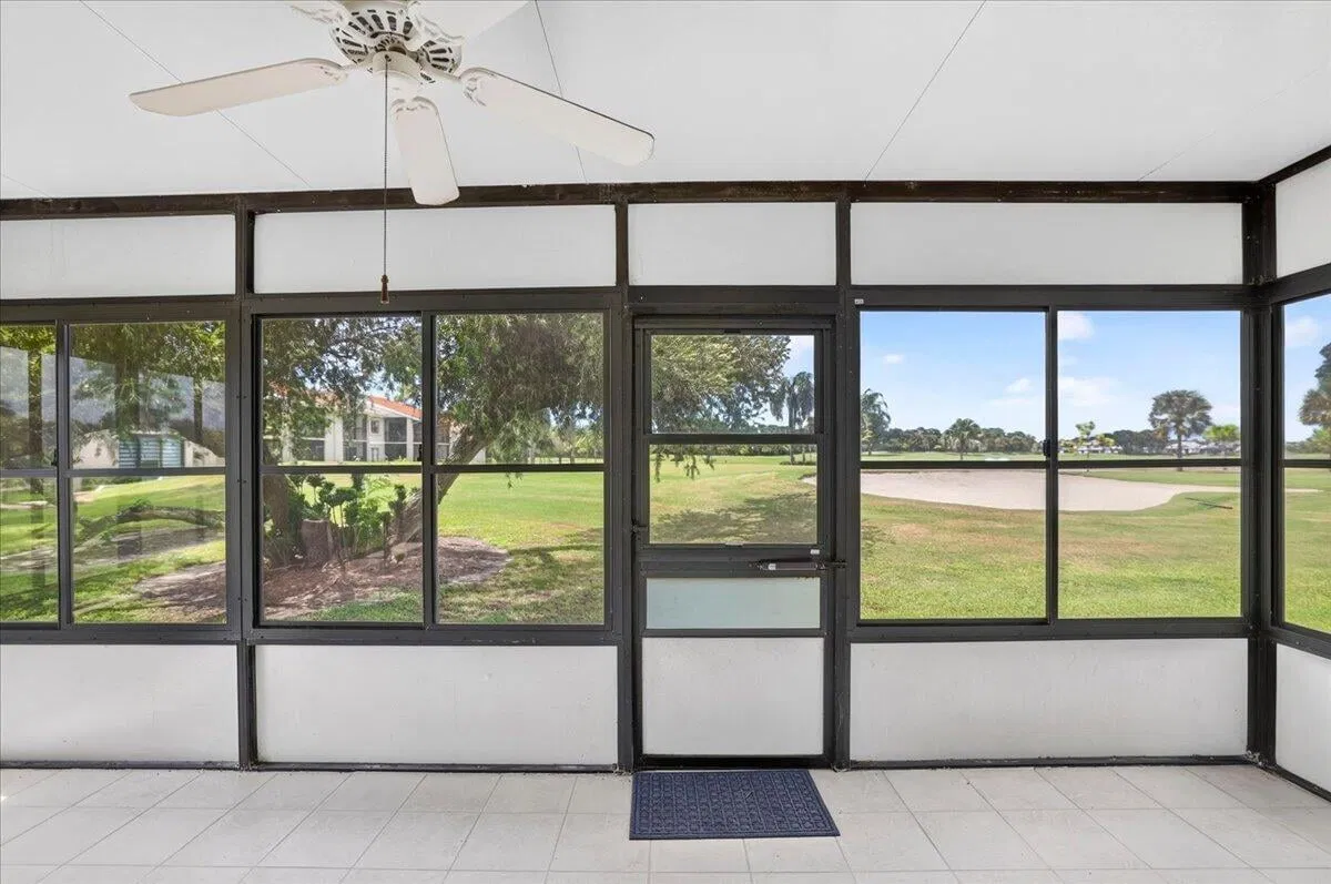 Eastpointe Country Club Residence photo 22