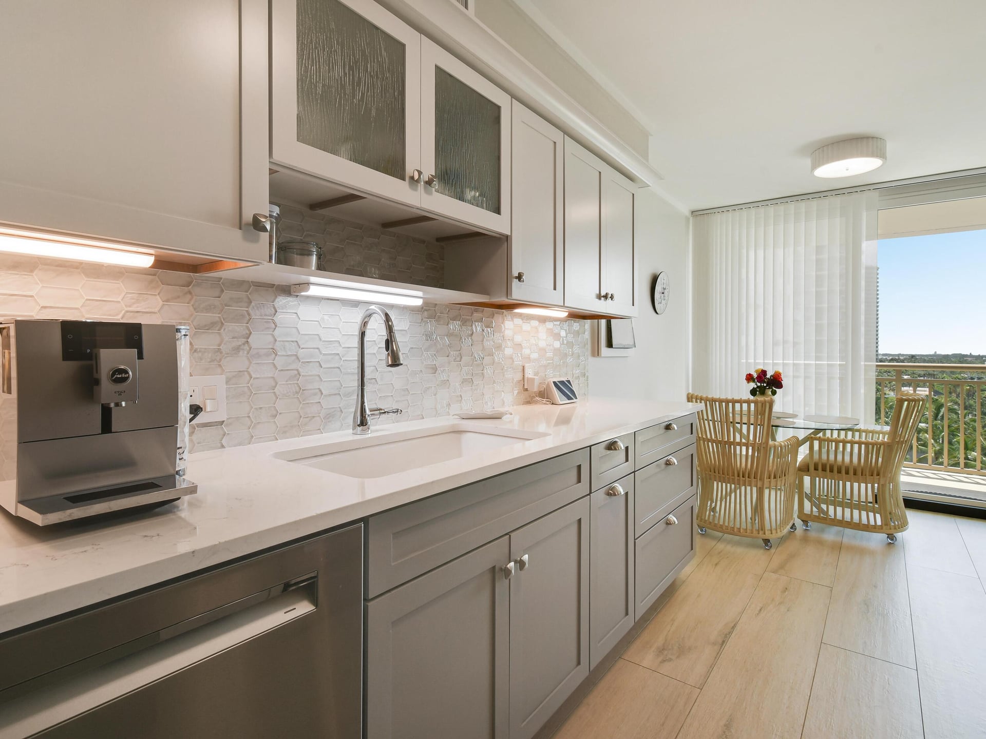 Singer Island Unit 908 photo 4