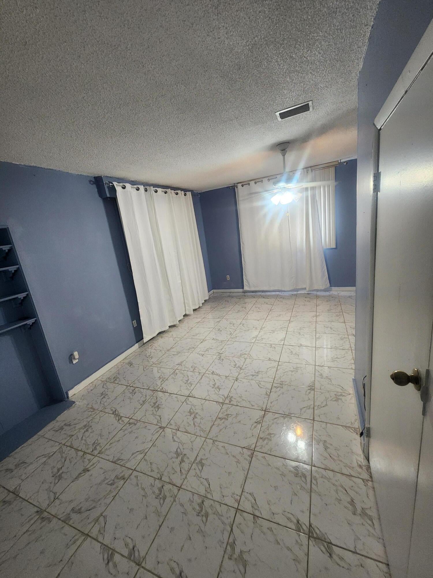 Residence photo 37