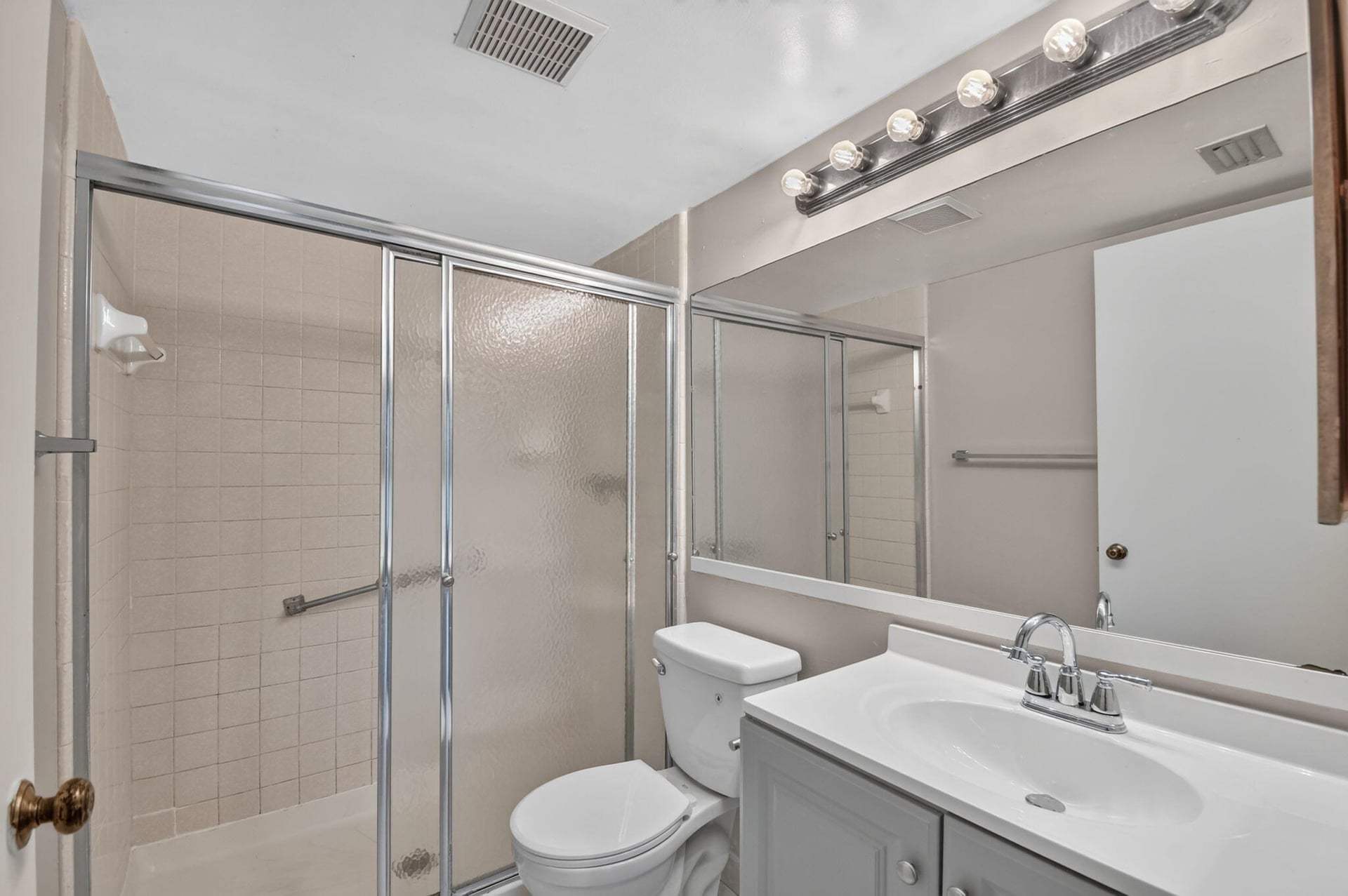 Unit C1 photo 25