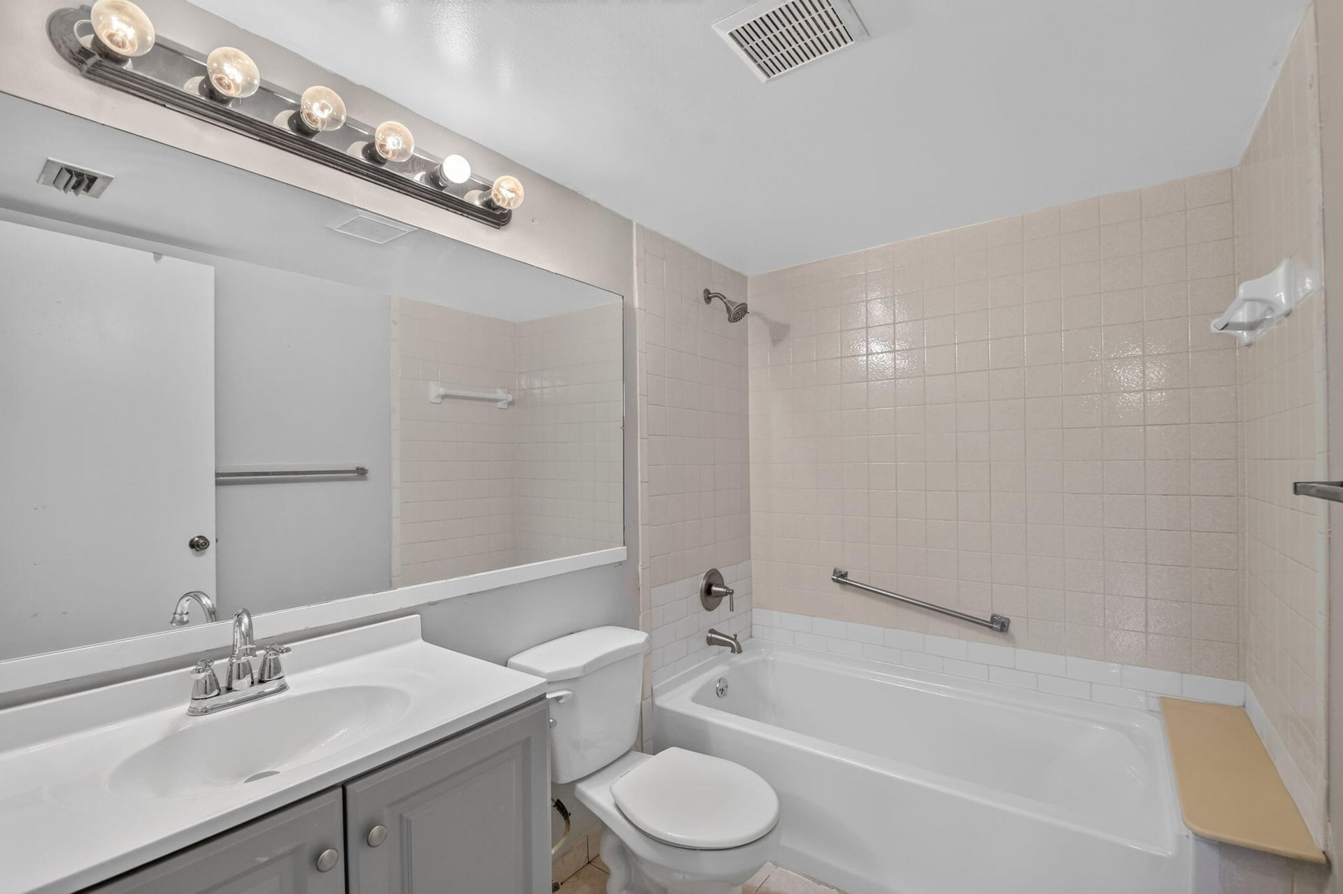 Unit C1 photo 28