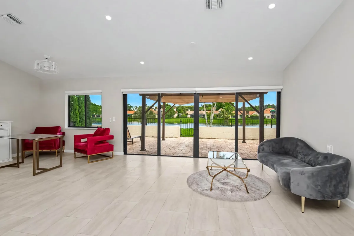 Residence photo 16
