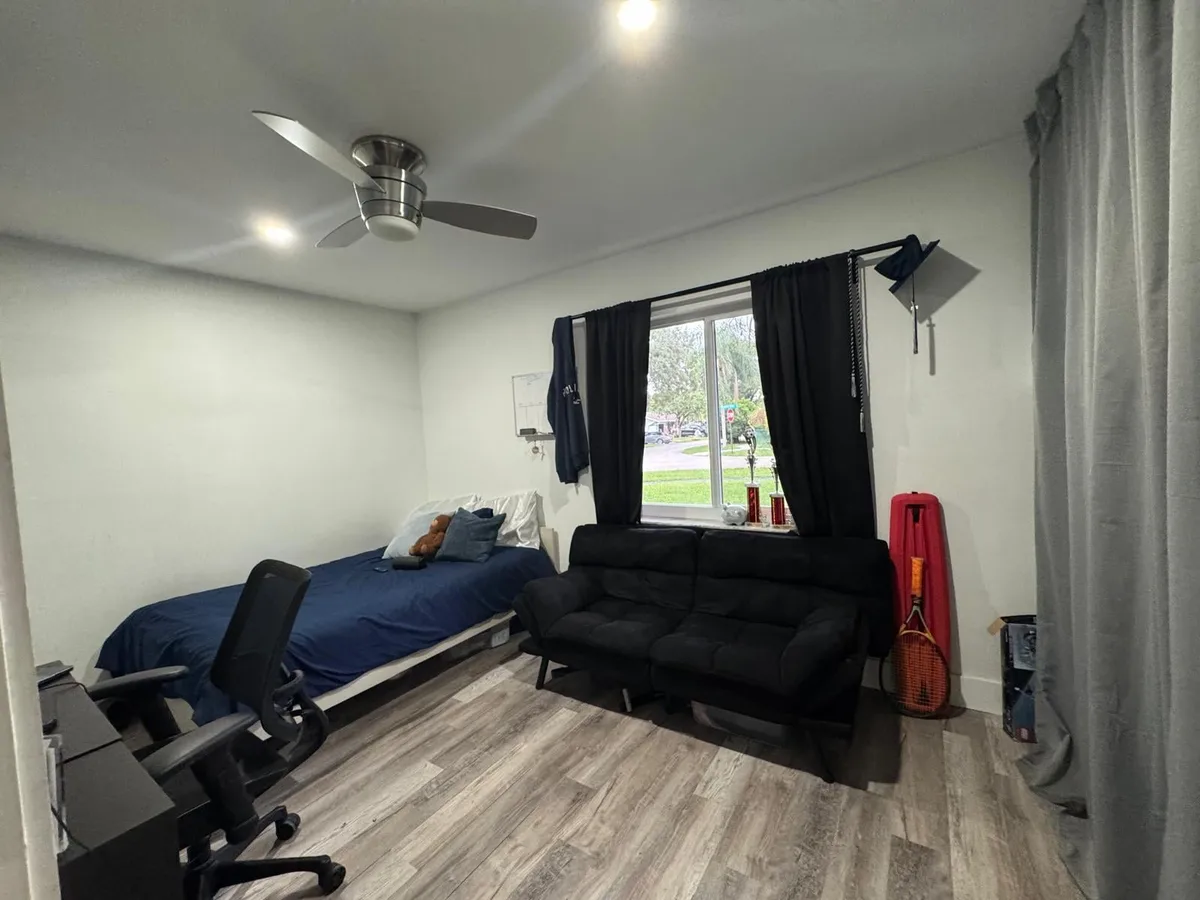 Residence photo 19