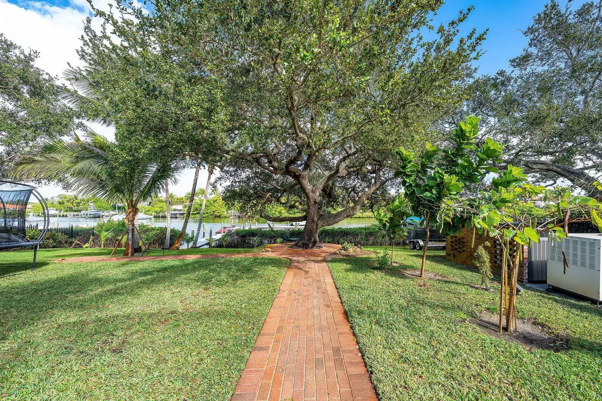Jupiter River Estates Residence photo 37