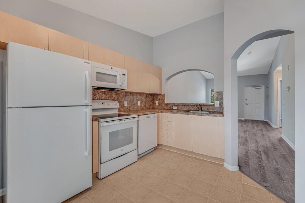 Unit 204 photo 10