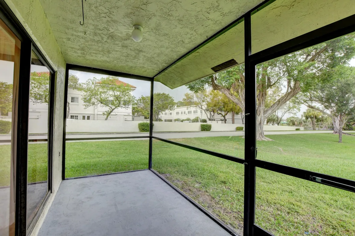 Residence photo 22