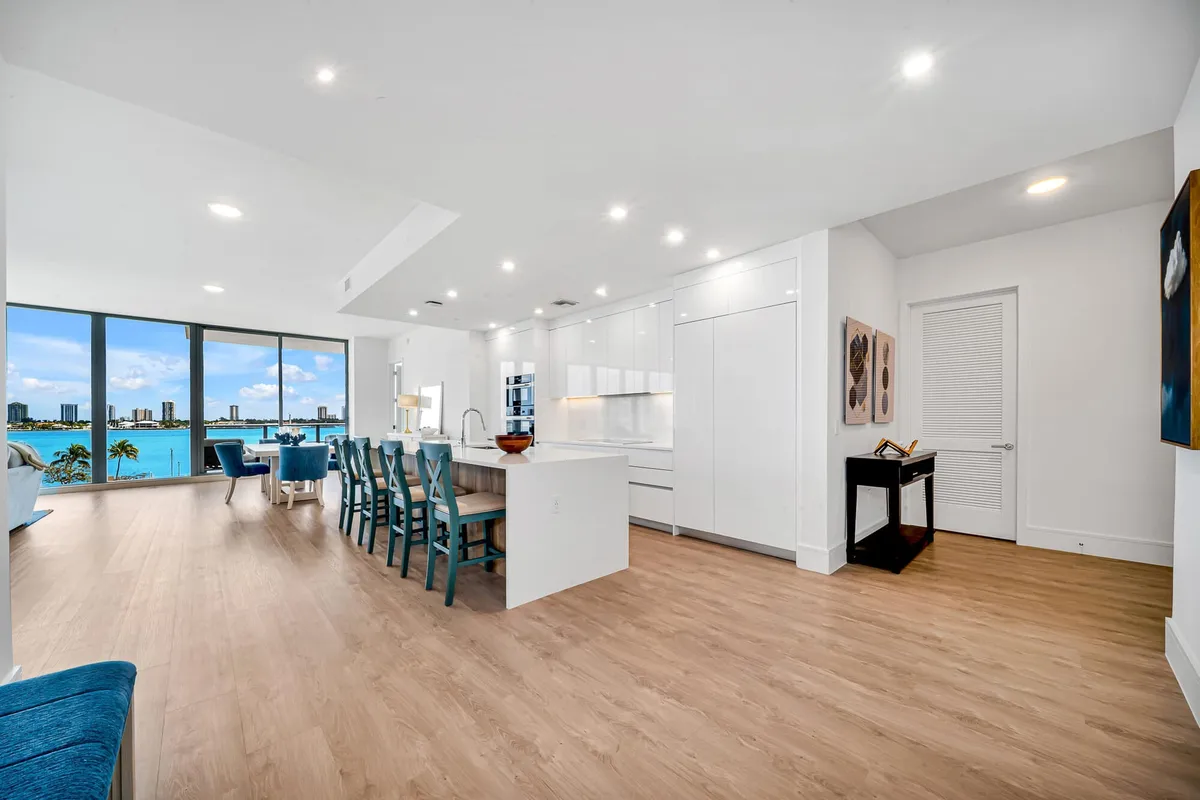 Nautilus 220 Unit 502 photo 10