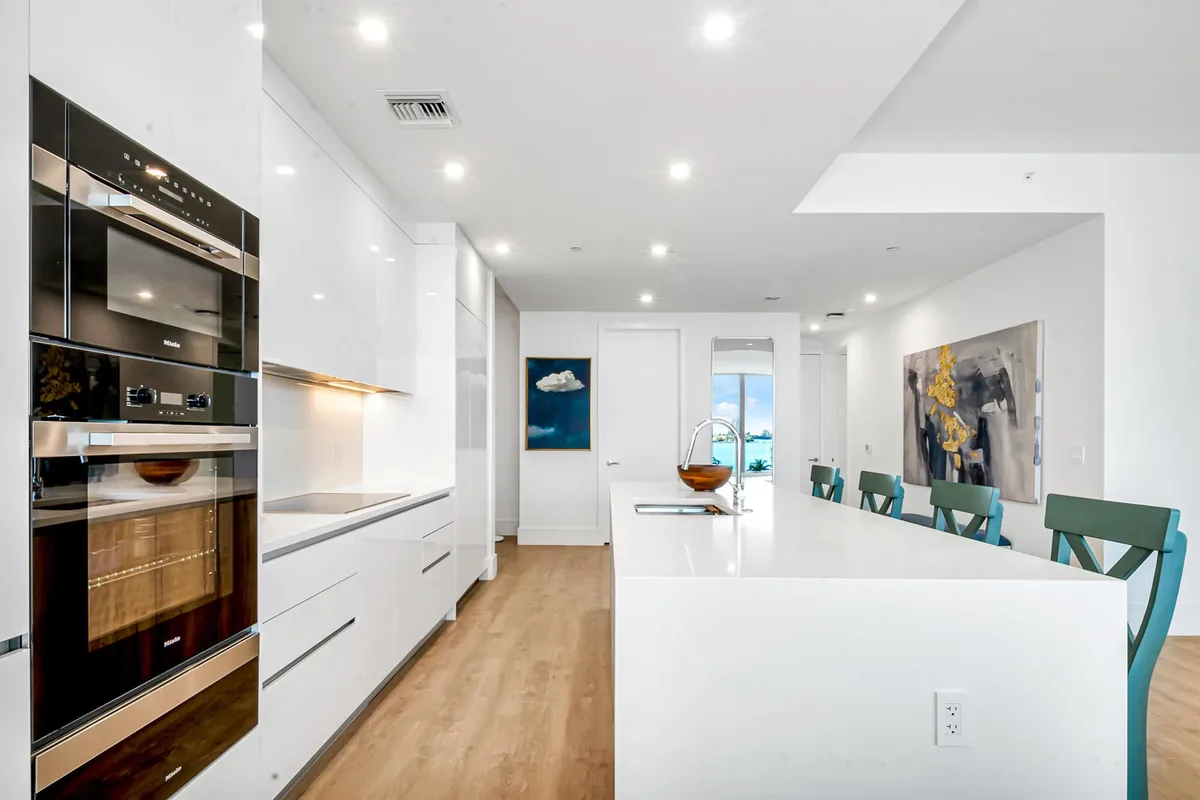 Nautilus 220 Unit 502 photo 13