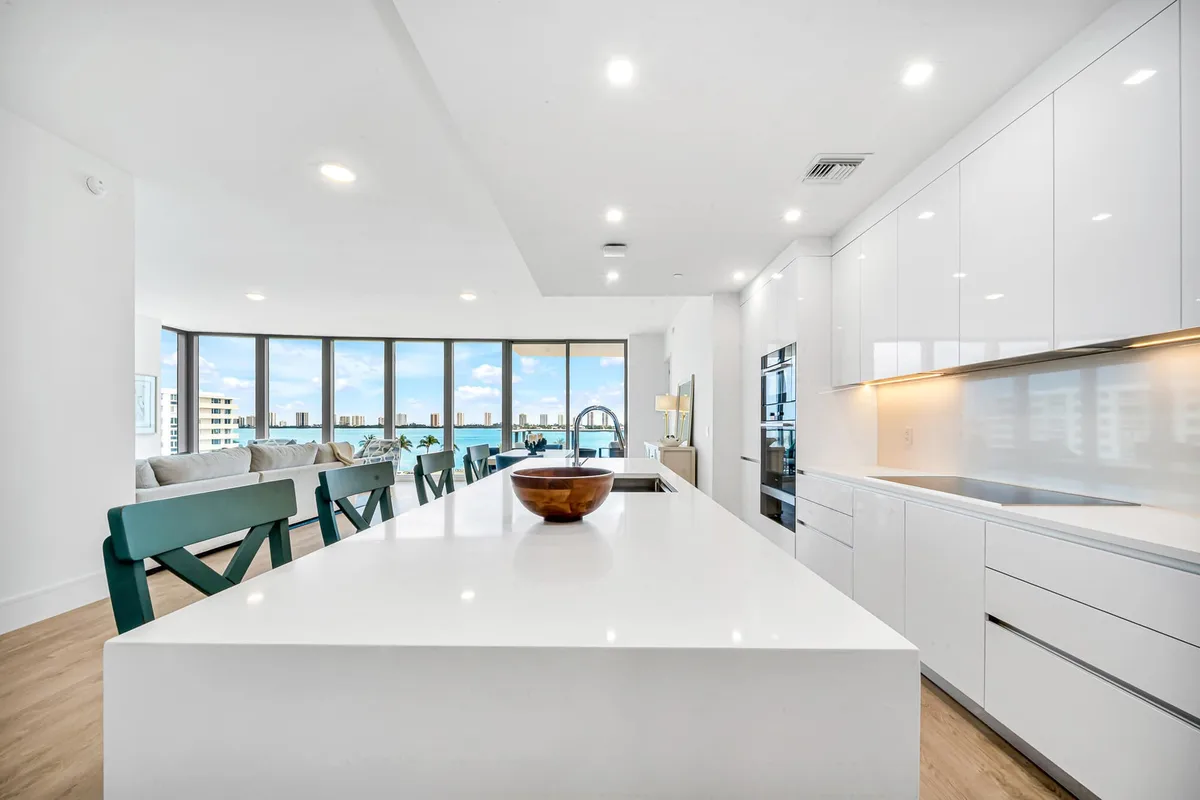 Nautilus 220 Unit 502 photo 16