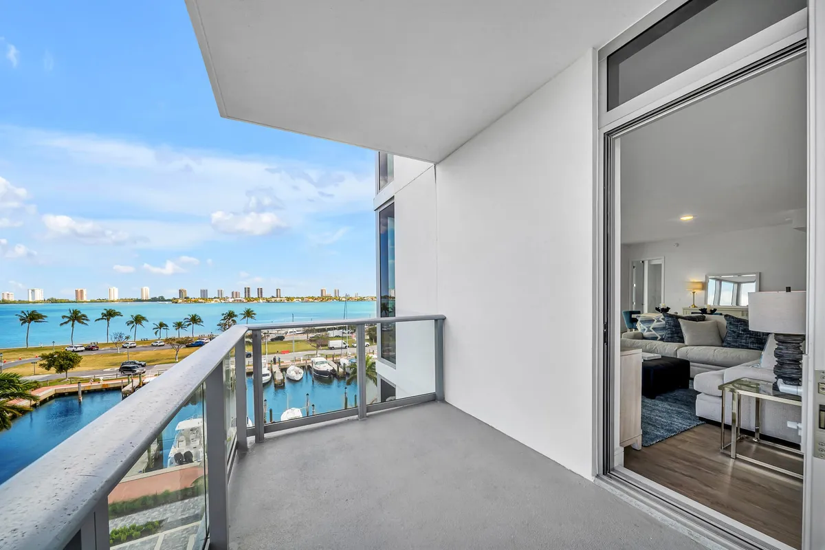 Nautilus 220 Unit 502 photo 43