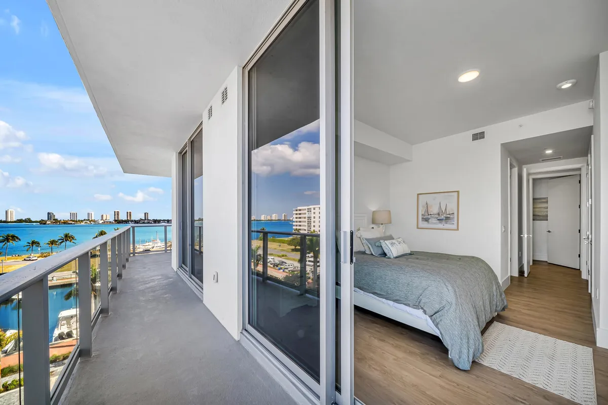 Nautilus 220 Unit 502 photo 46