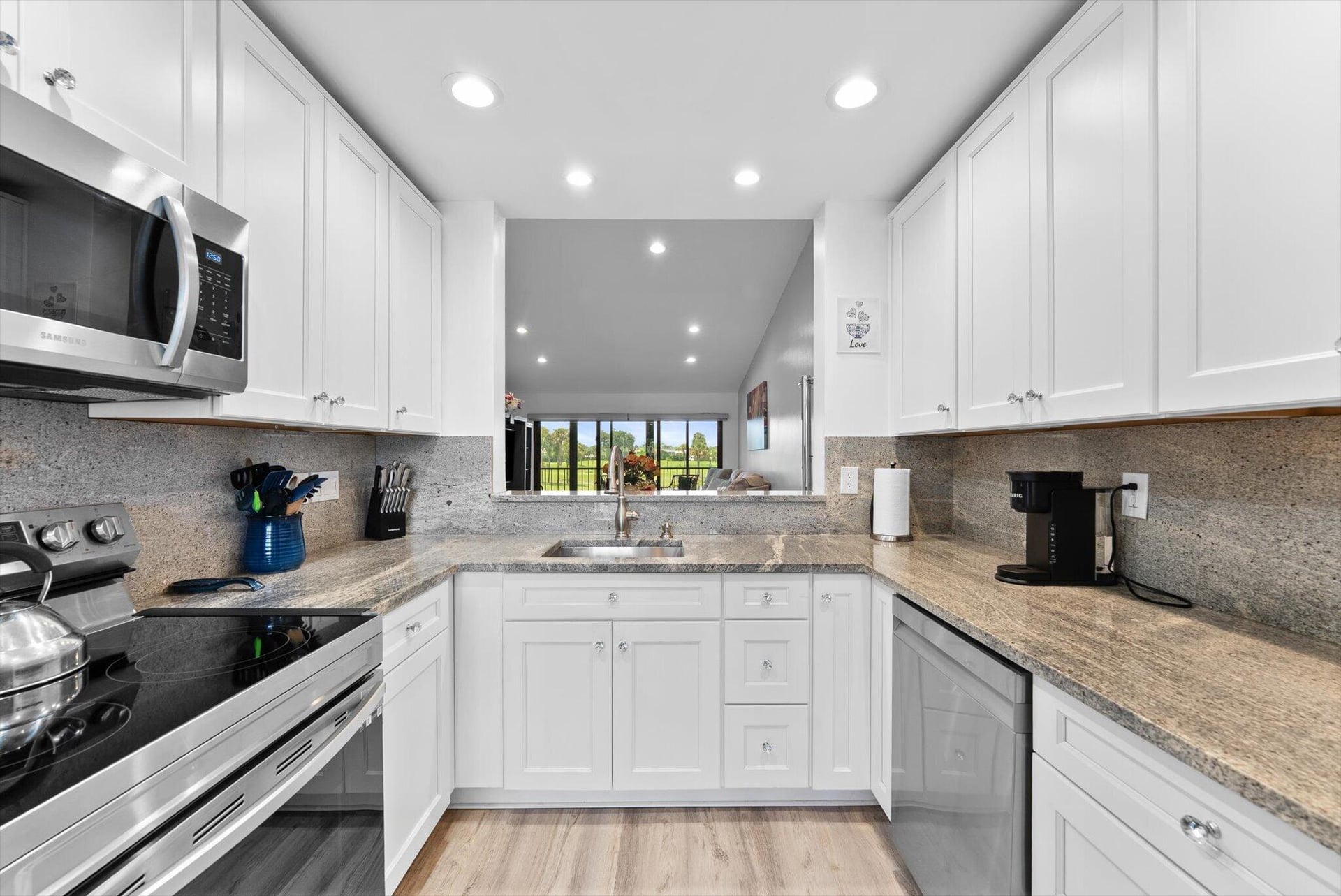 Unit 1825 photo 7