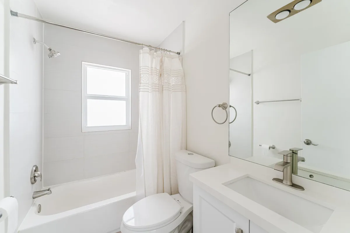 Unit 1424 photo 7