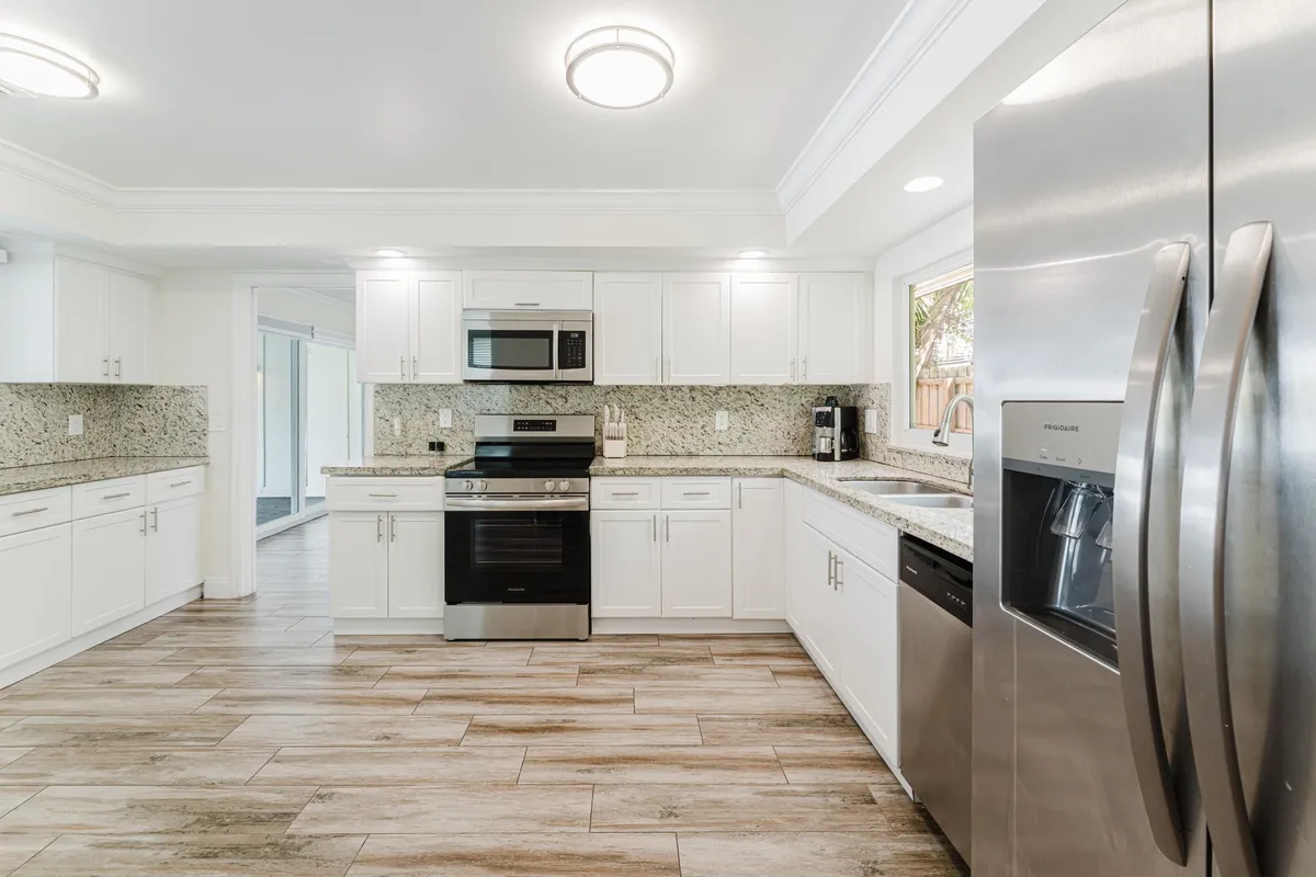 Unit 1424 photo 10