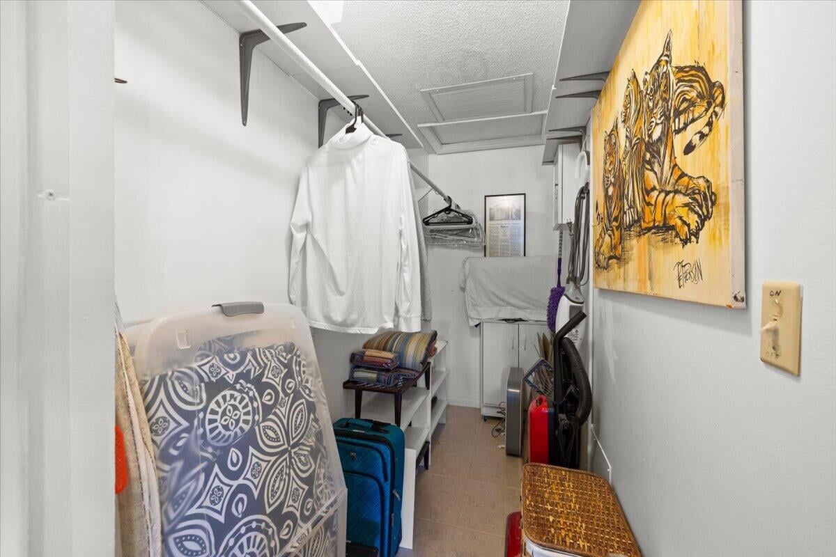 Residence photo 16