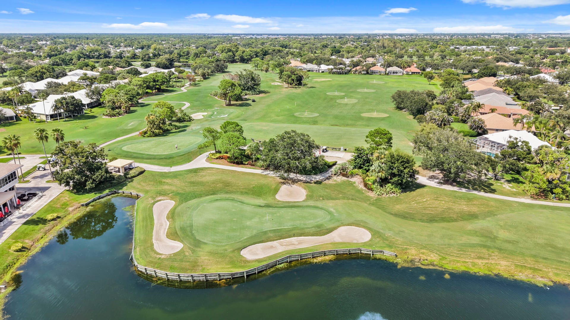 Monarch Country Club Residence photo 40