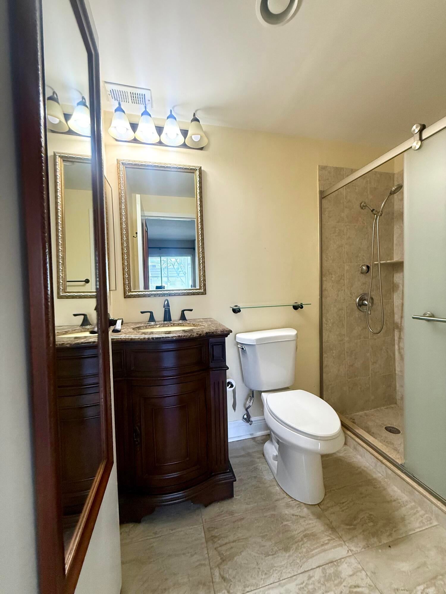  Residence photo 16