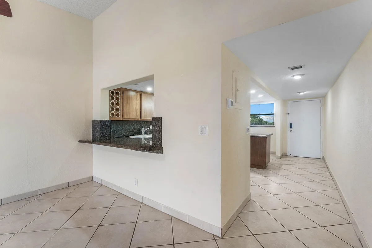  Unit 413 photo 7