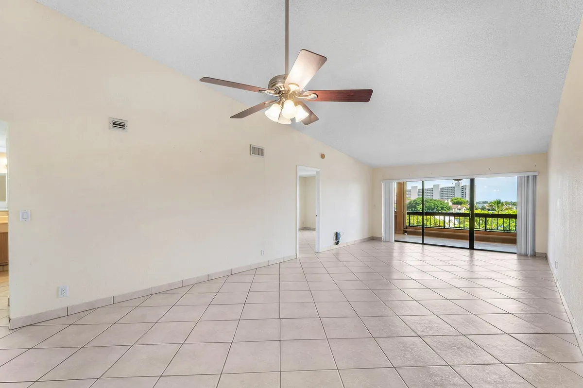  Unit 413 photo 10
