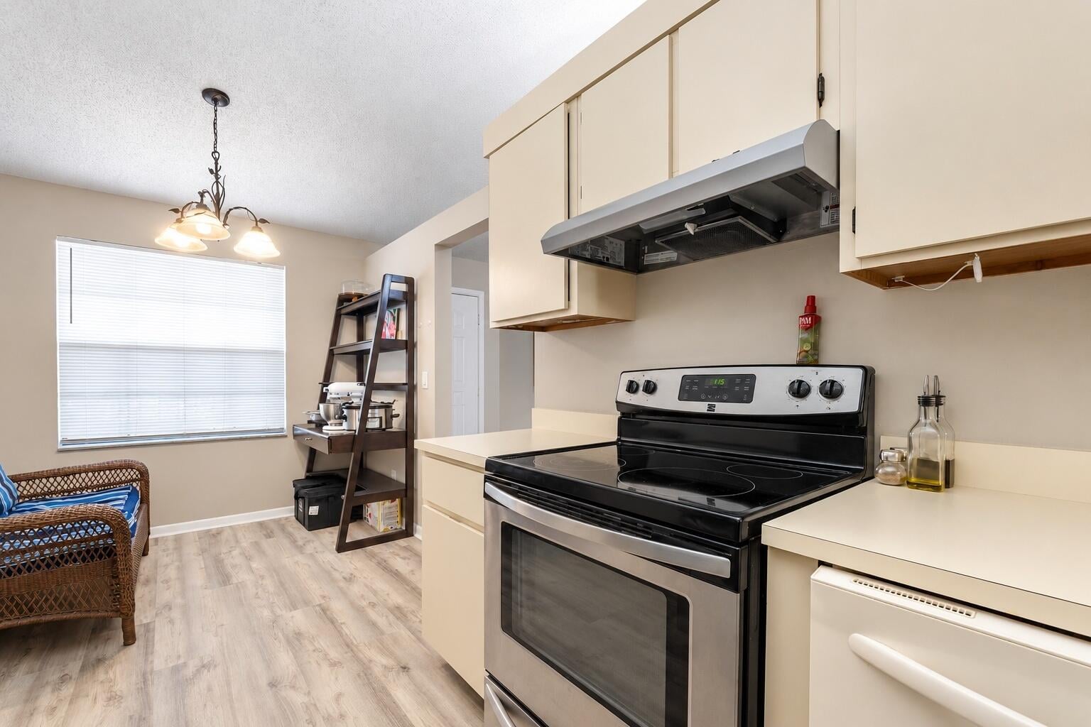 Unit C photo 7