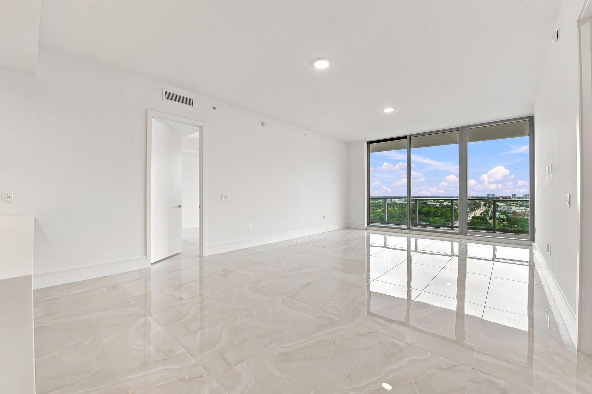 Nautilus 220 Unit 1517 photo 4