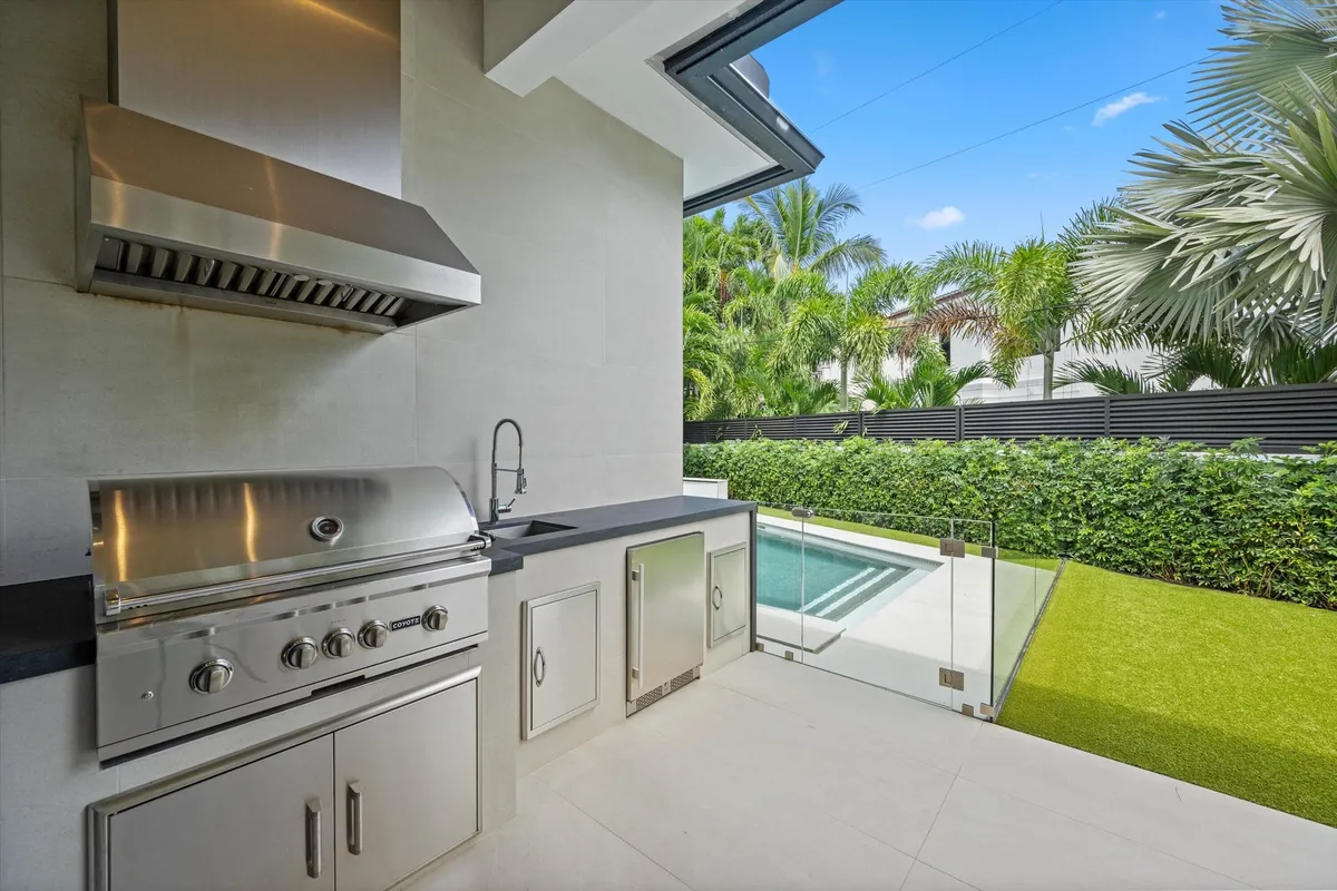 Residence photo 61