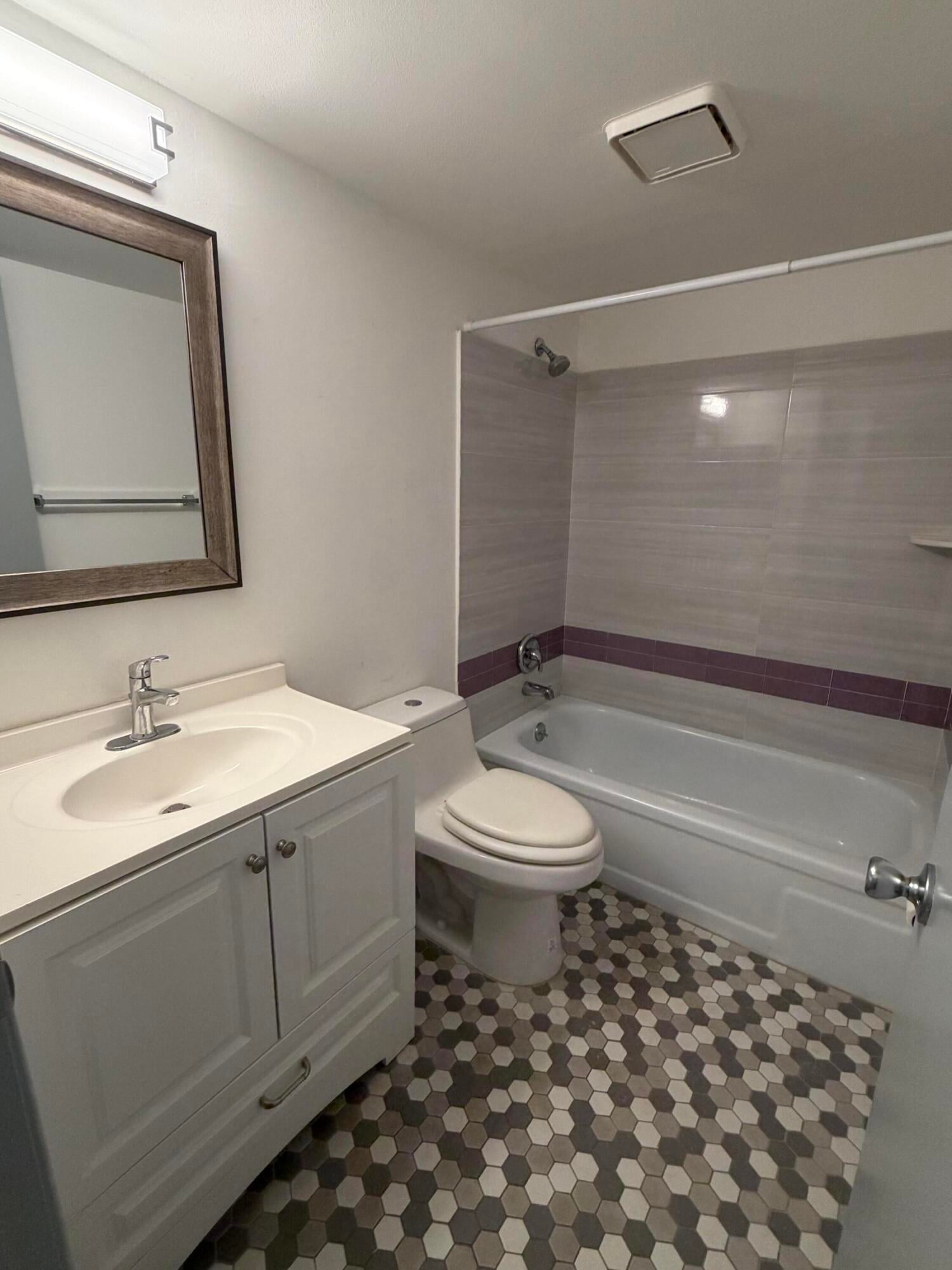 Unit 203 photo 10