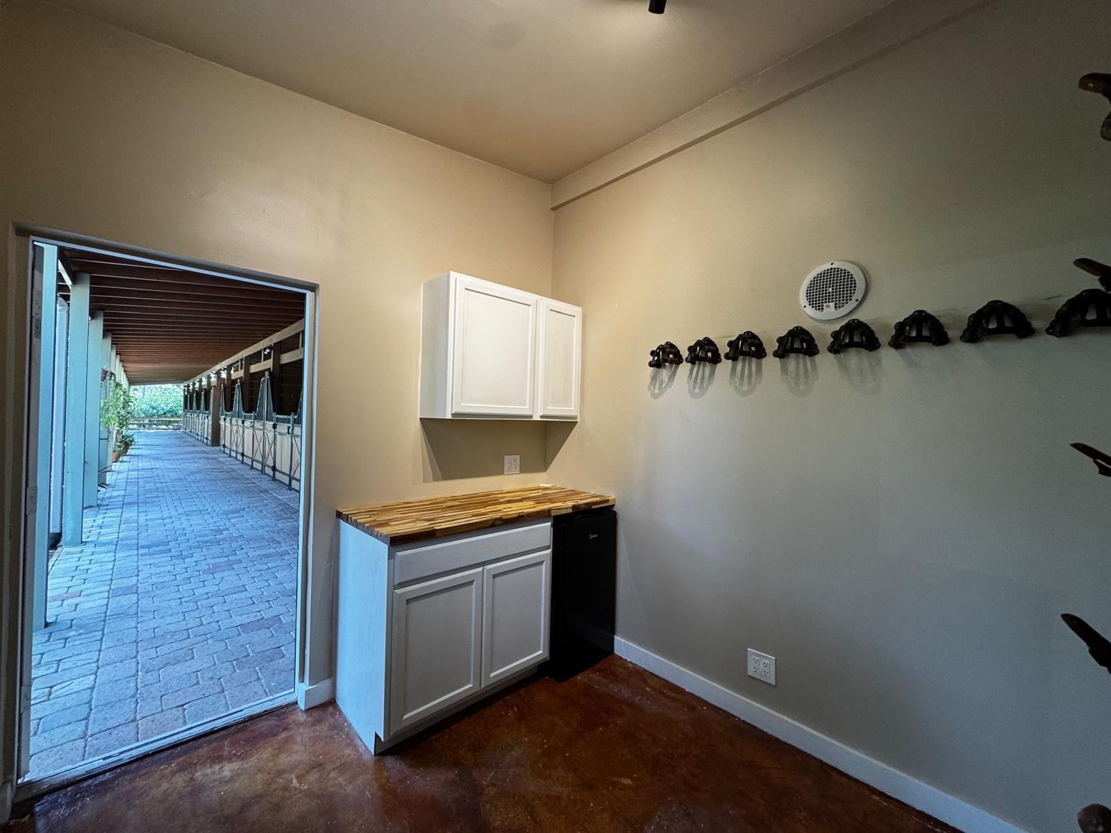 Unit Barn and Apt photo 7