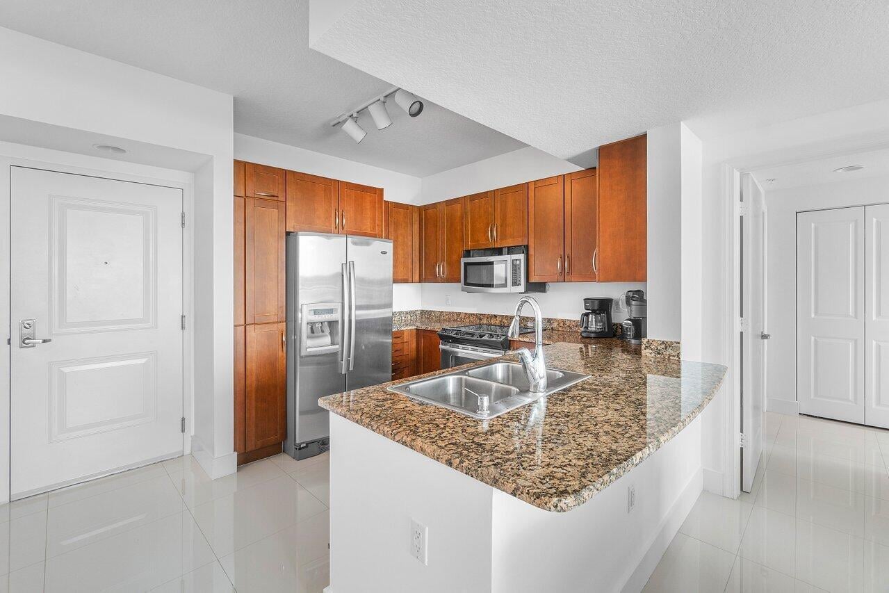 Unit Apt 606 photo 10