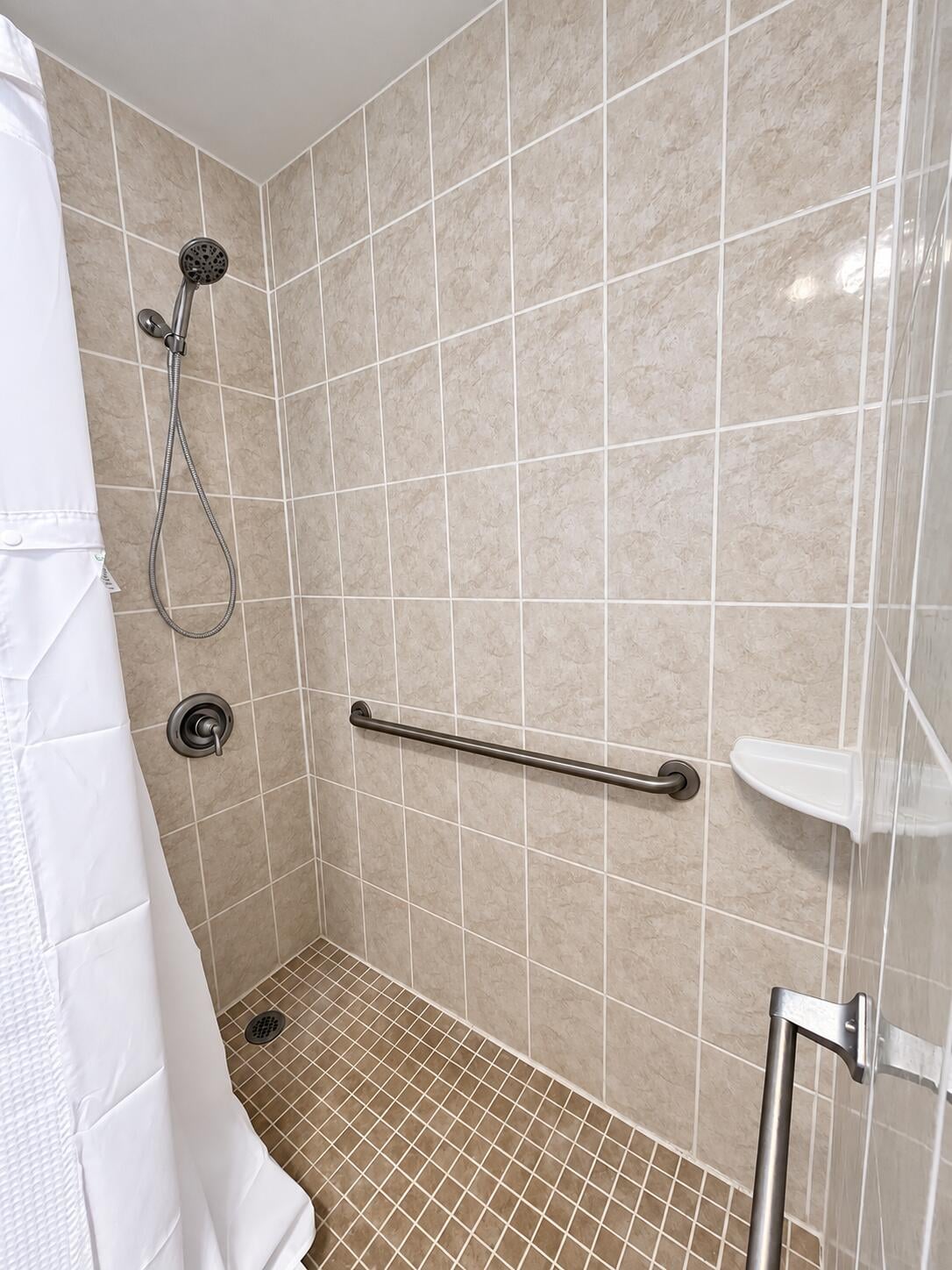 Unit E photo 13