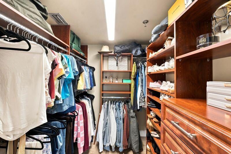 Unit Unit 204 photo 16