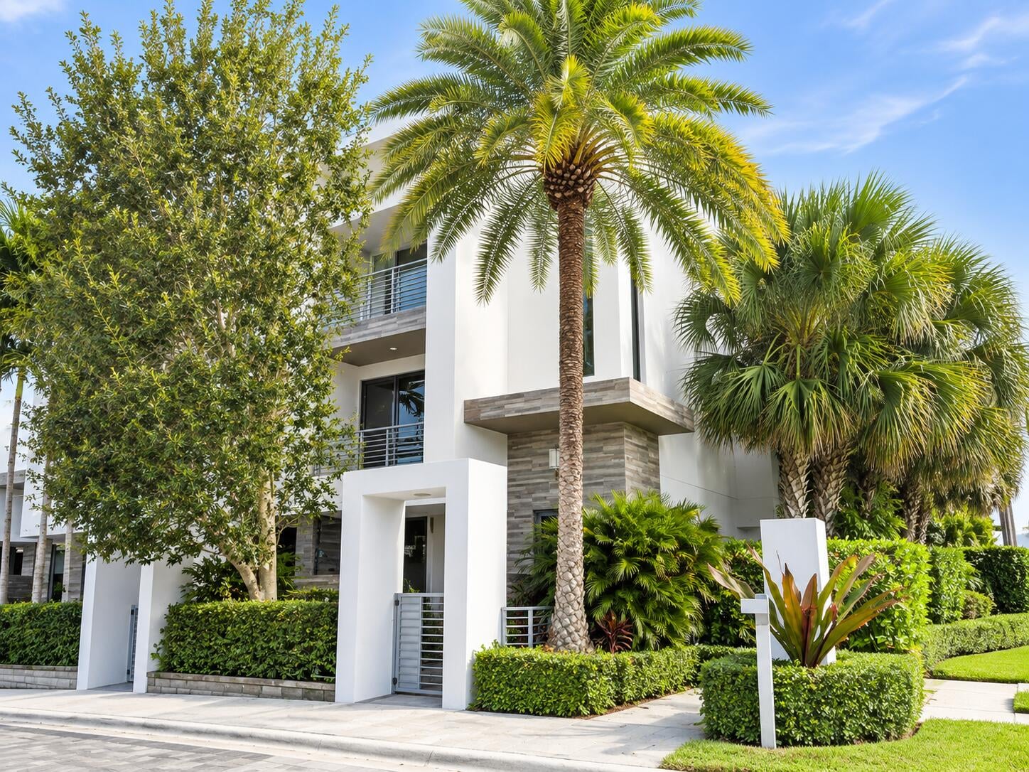 Moderne Boca Residence
