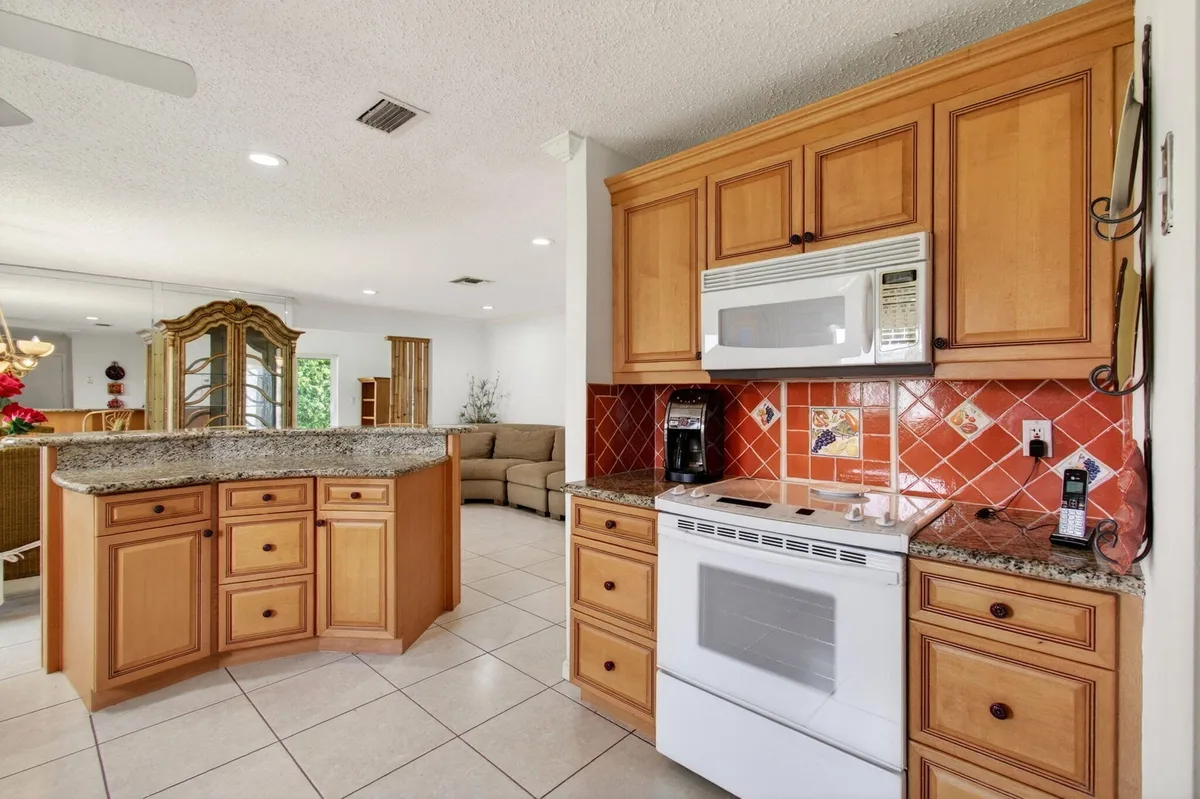 Residence photo 16