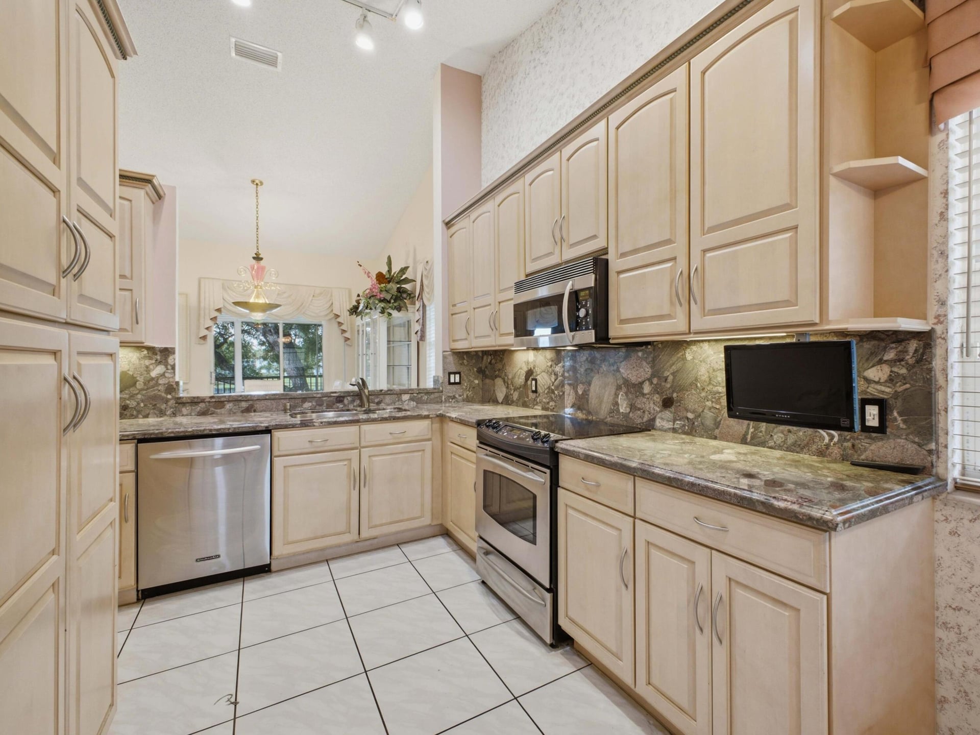 Unit 202 photo 7