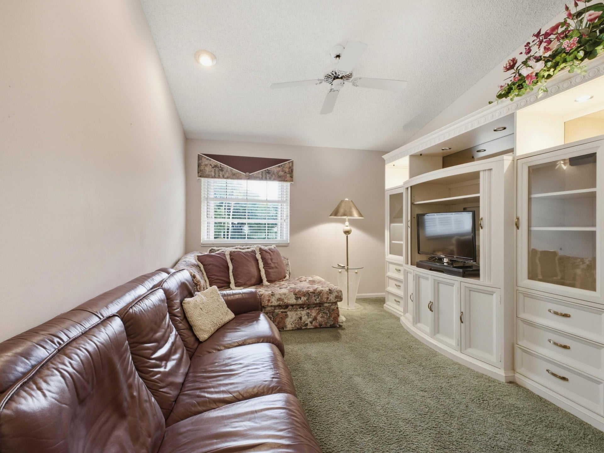 Unit 202 photo 16