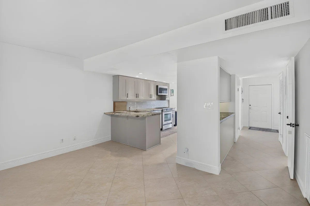 Unit 16 photo 7