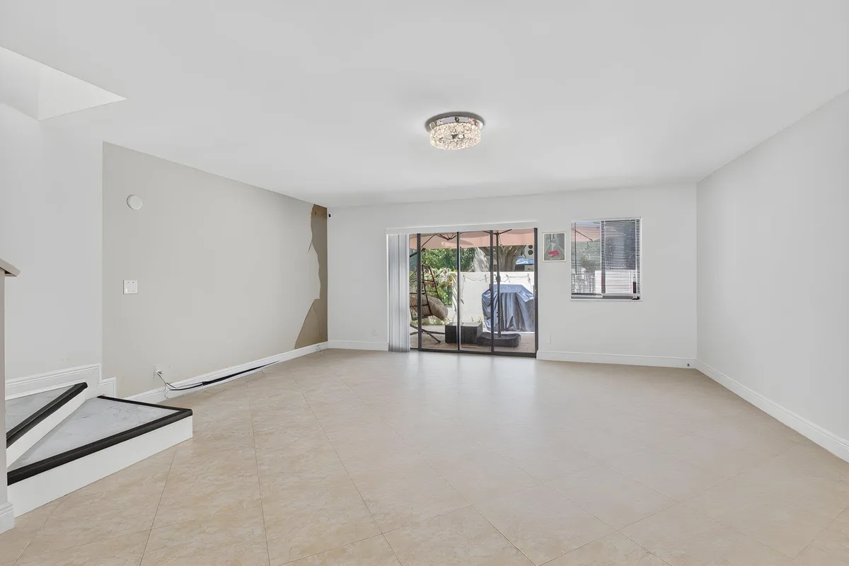 Unit 16 photo 13